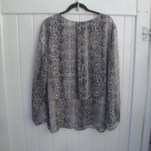 NY Collection Woman's Blouse Size 3X Animal Print Long Sleeve Button Down - Picture 2 of 3